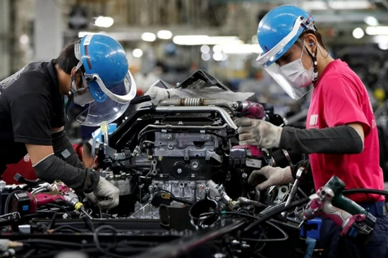 日本川崎市，一家车厂的装配线，其高管称：“中国供应商在过去10年间提高了竞争力，现在提供大量高质量、低成本的零部件。仰赖中国供应商也是一门好生意。”